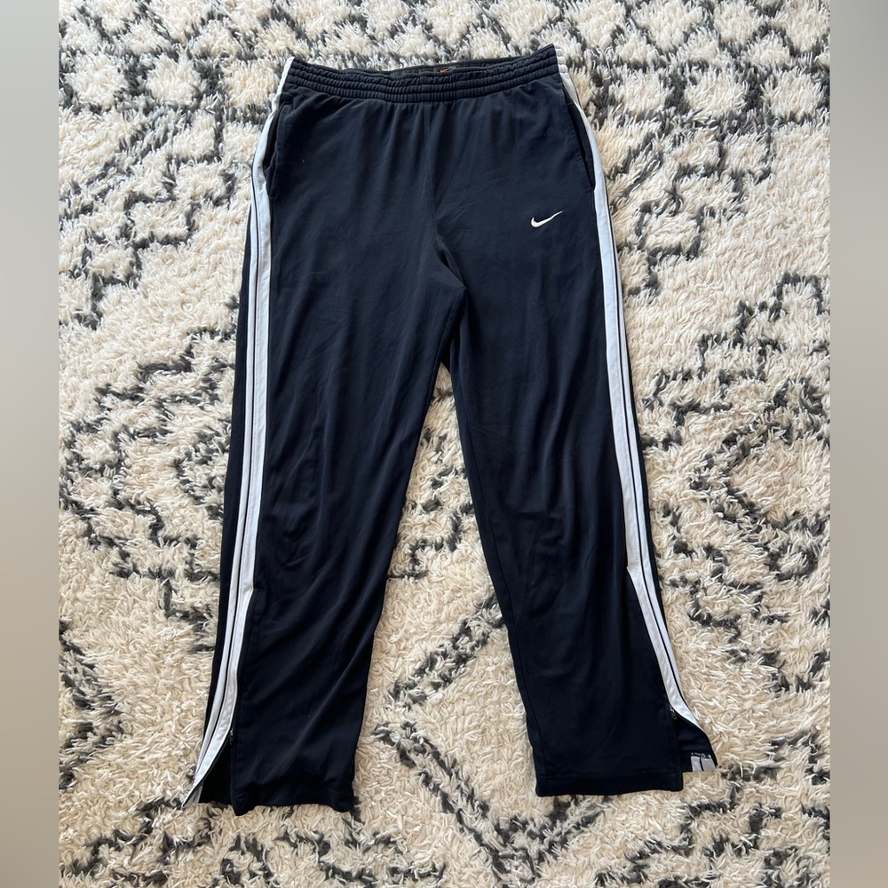 Vintage Retro Men’s Nike Swoosh Basketball Black Striped Sweatpants Medium